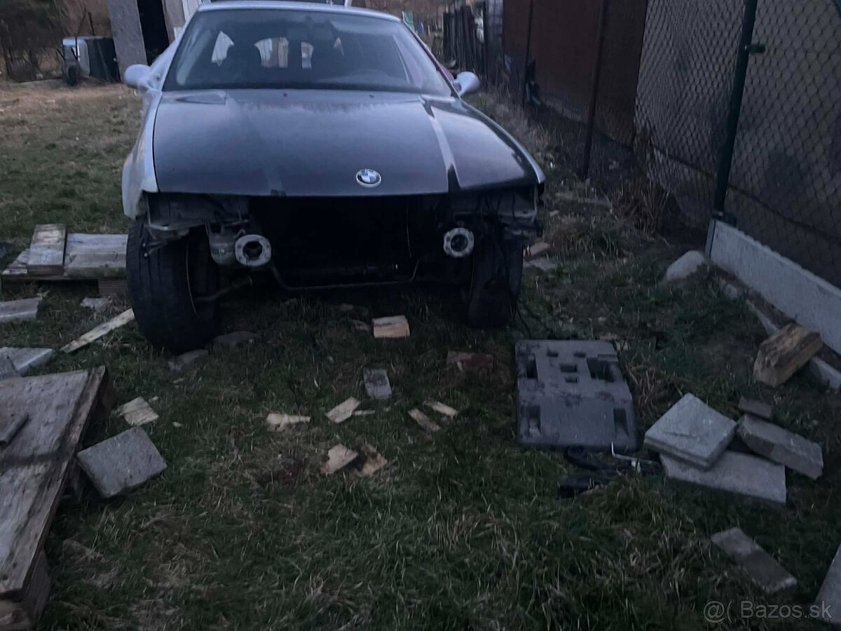 Predná kapota BMW e36 Touring - 2