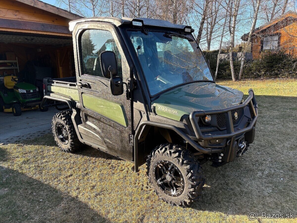 John Deere Gator