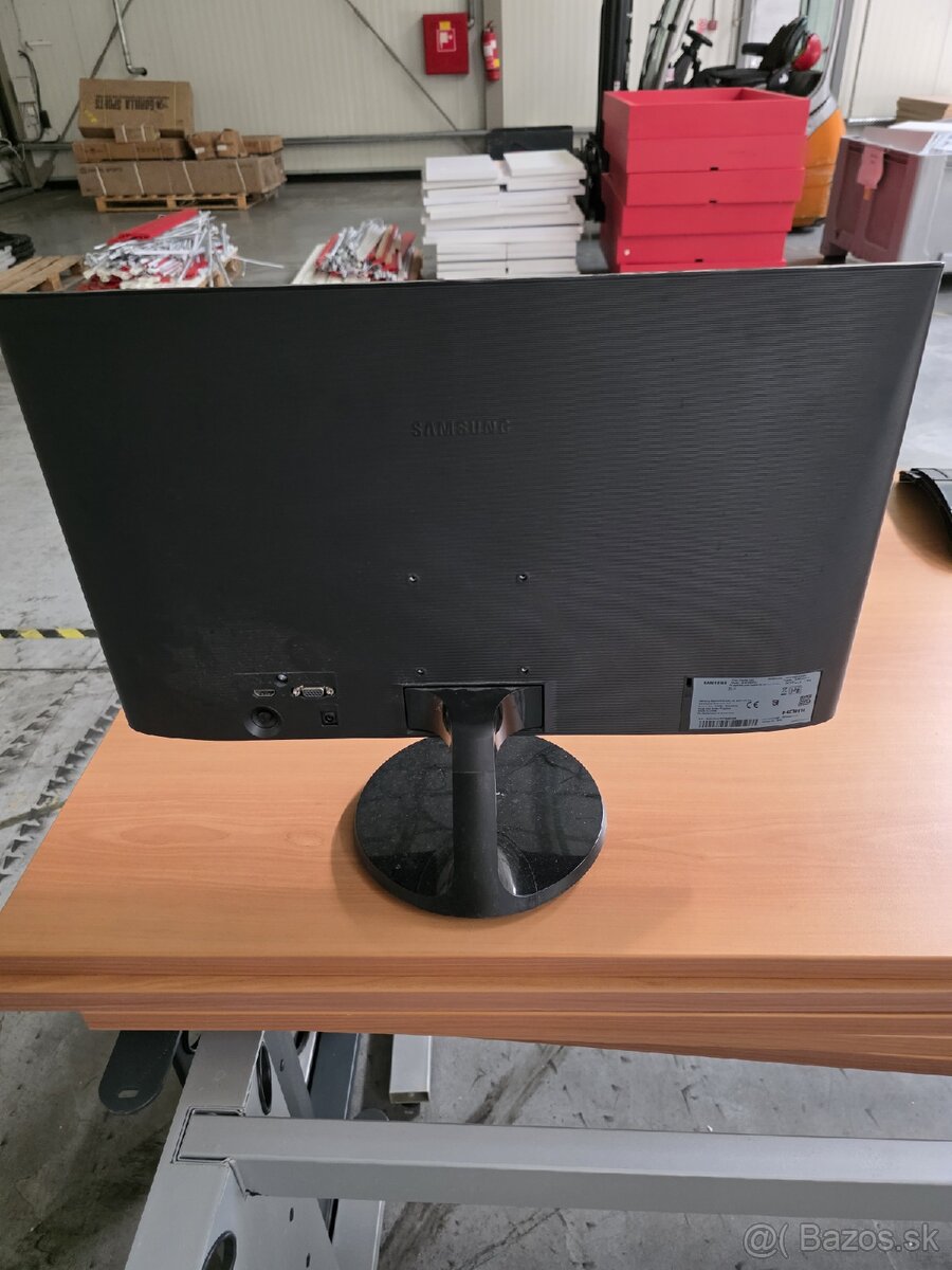 SAMSUNG LS24F350FHU - 2