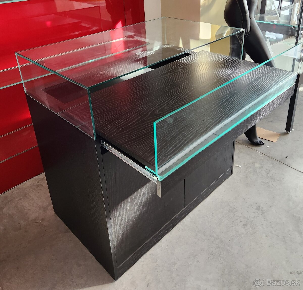 Výstavná stolová vitrína - 2