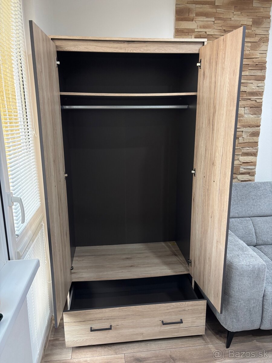 Šatníková skriňa - 2