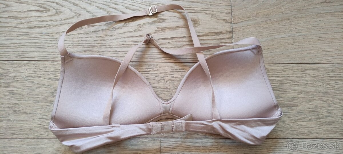 Push up s prekrizenymi ramienkami. Oblecena 1x, nesedi mi a - 2