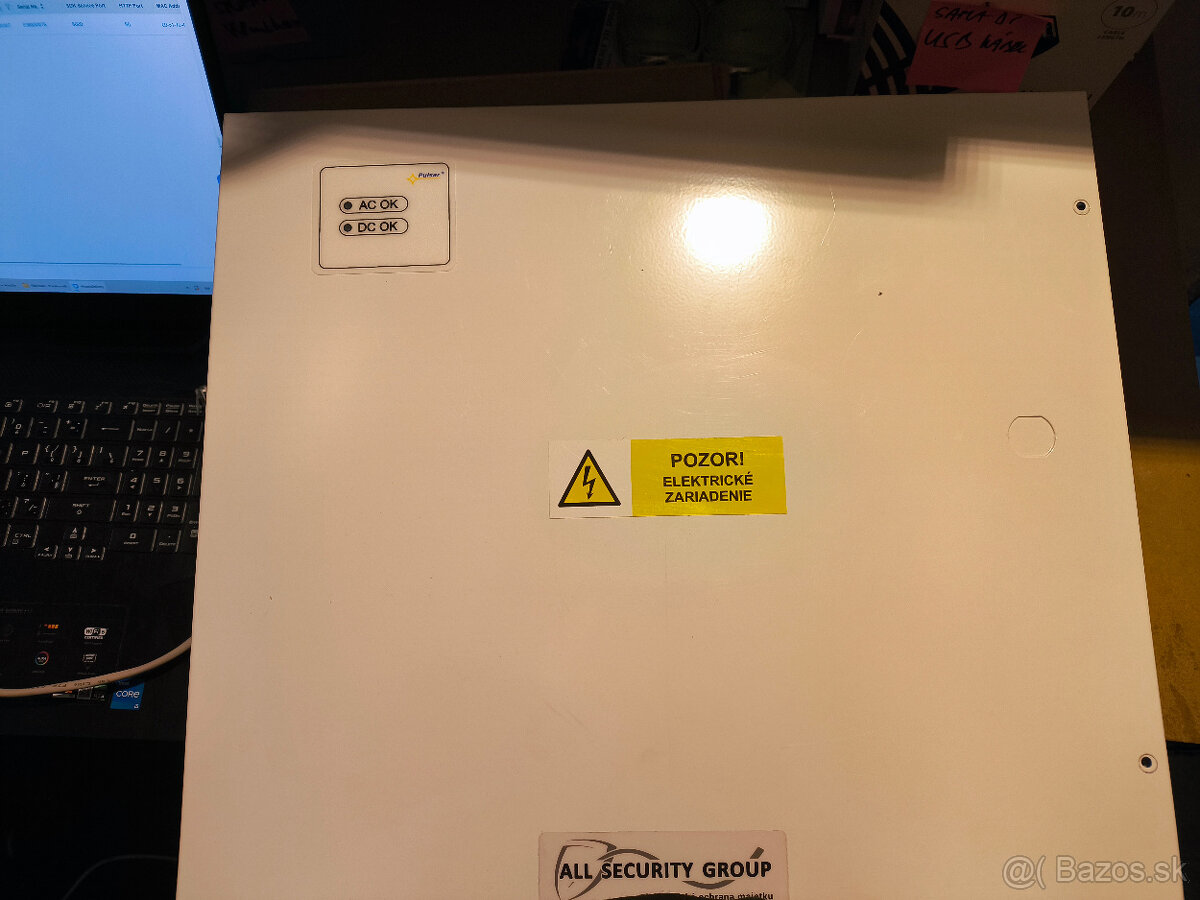 HikVision DS-7208HUHI-K1/E zo zaloznym zdrojom - 2