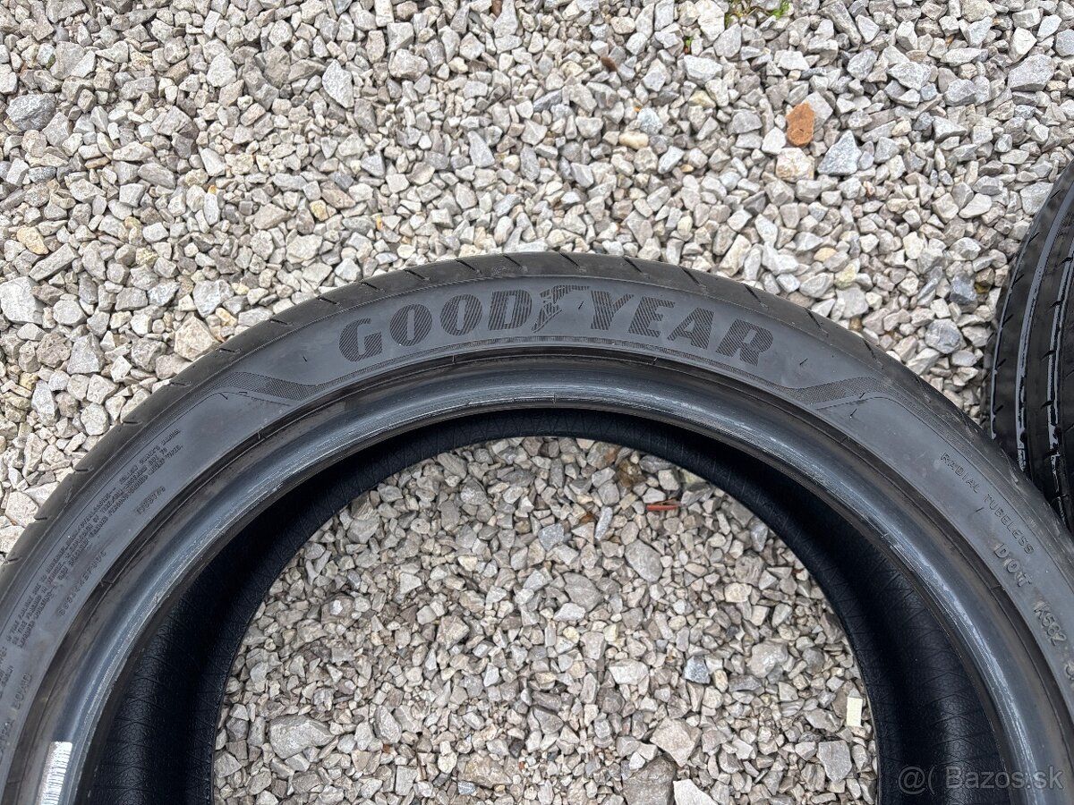 GoodYear 225/45r19 - 2