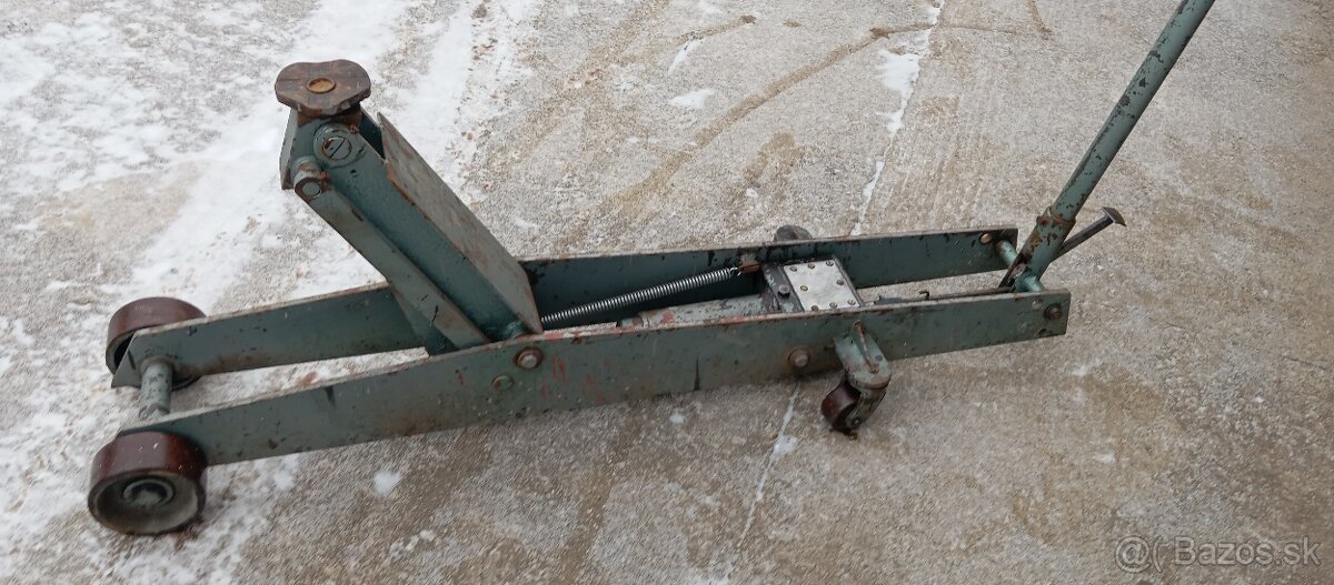 Zdvihák na auto na kolieskach - 2