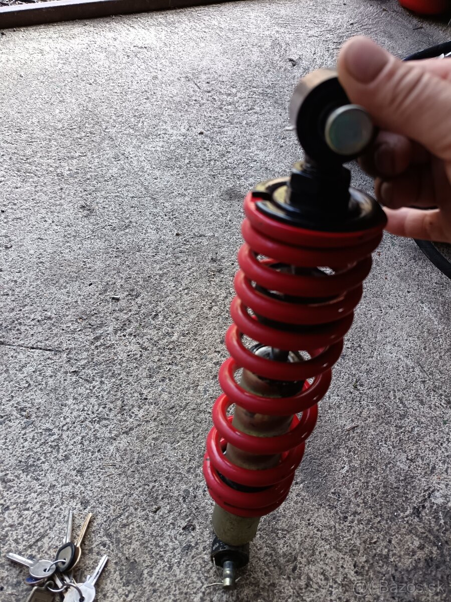 Zadný tlmič štvorkolka - 2