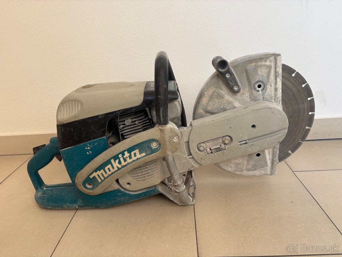 Benzínová pila MAKITA - 2
