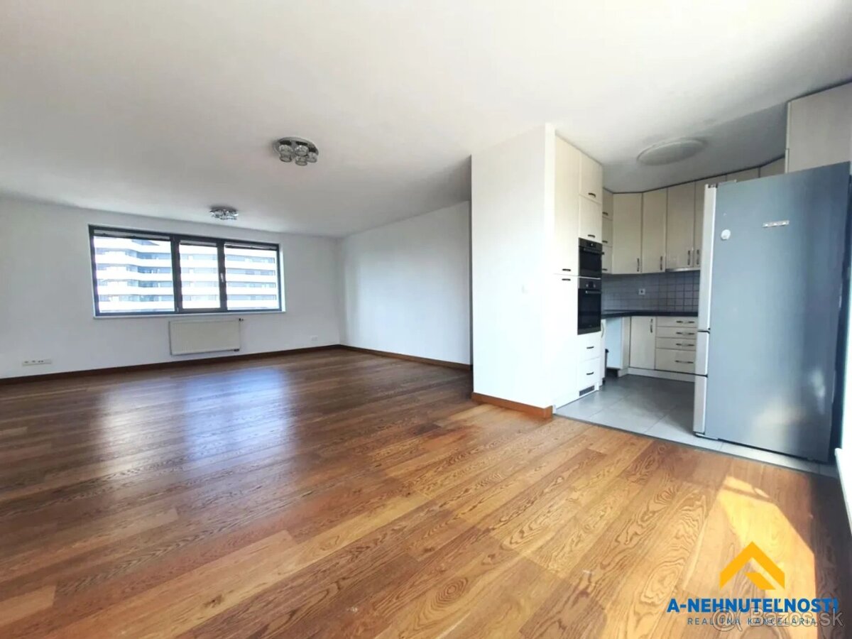 Luxusný byt na Bajkalskej s terasou a 2 parkovacími miestami - 2