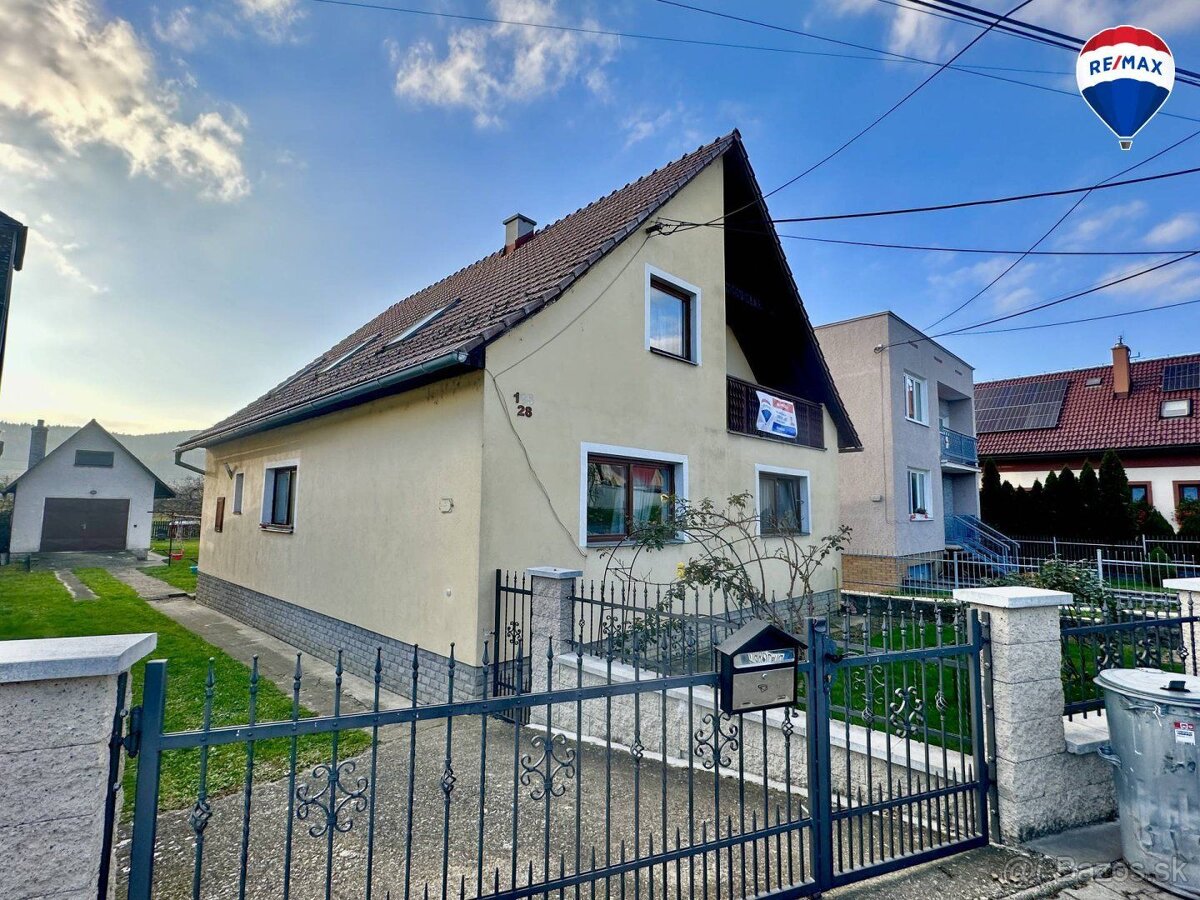 REZERVOVANÉ- Reality Pre Vás - na predaj : Priestranný dom s - 2