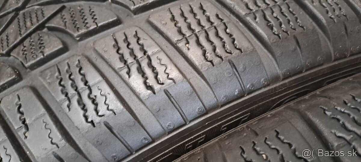Predám 4ks jazdené zimné 235/50r19-99H Dunlop - 2