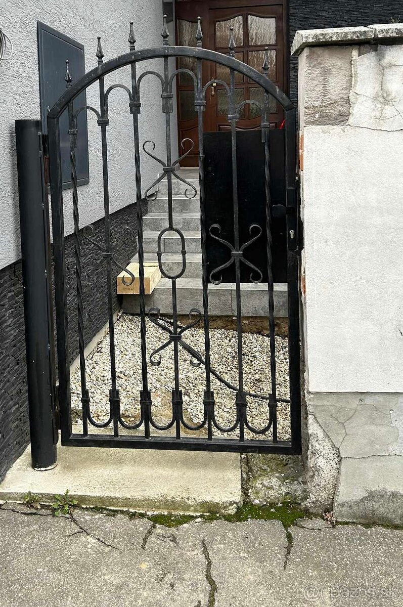 Kovaná dvojkrídlová brána + bránička - 2