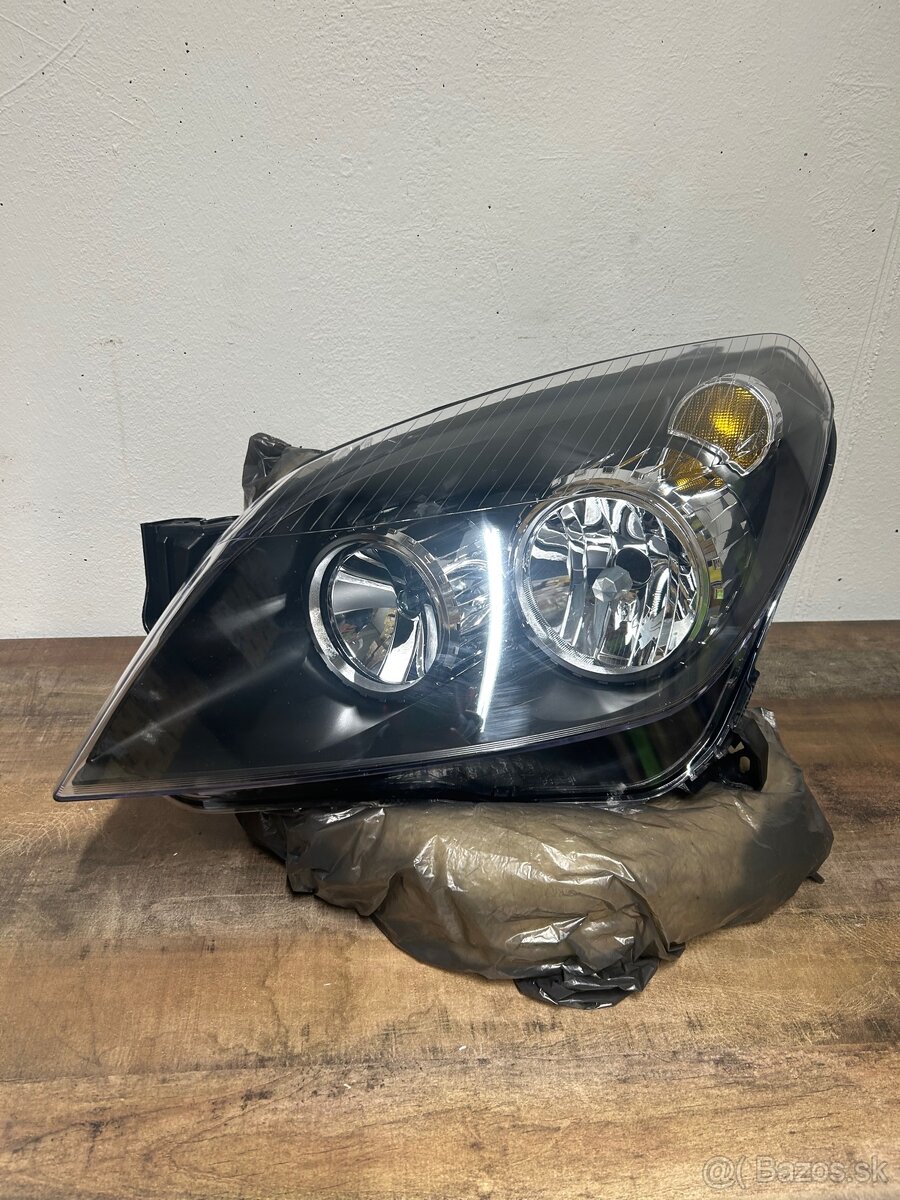 Ľavý predný svetlomet pre Opel Astra (2004–2014). - 2