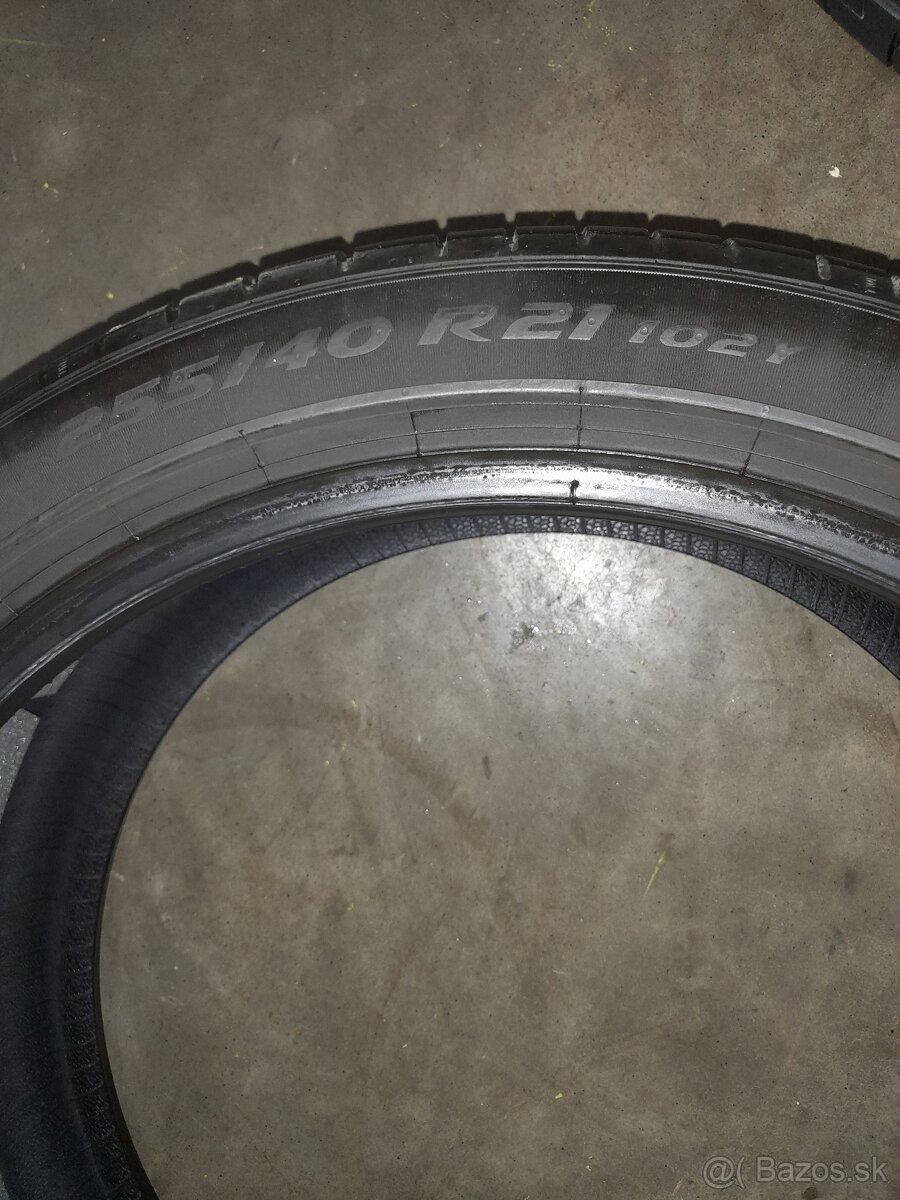 255/40r21 - 2