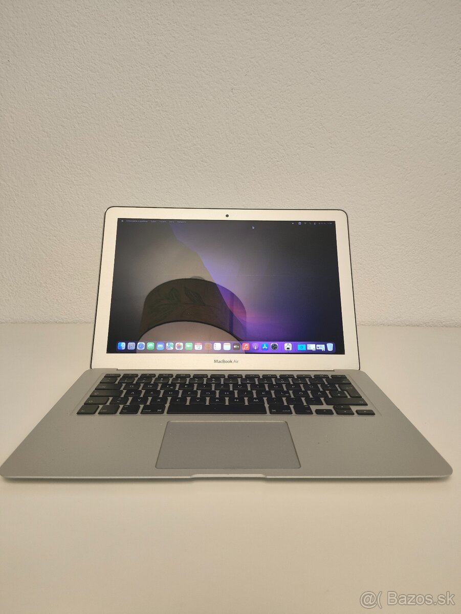 MacBook Air 2017 | i5 • 8GB • 256GB - 2