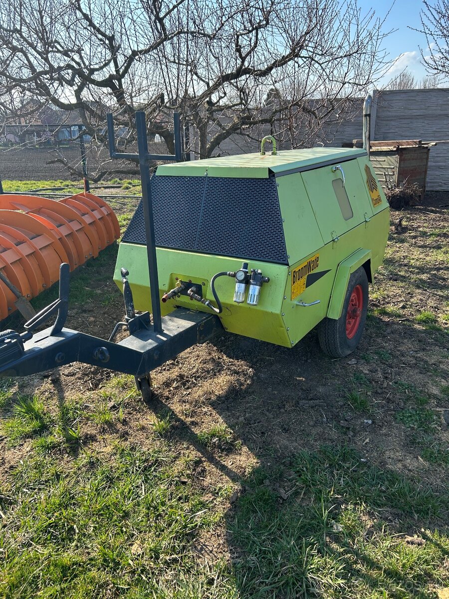 Predam stavebny kompresor - 2