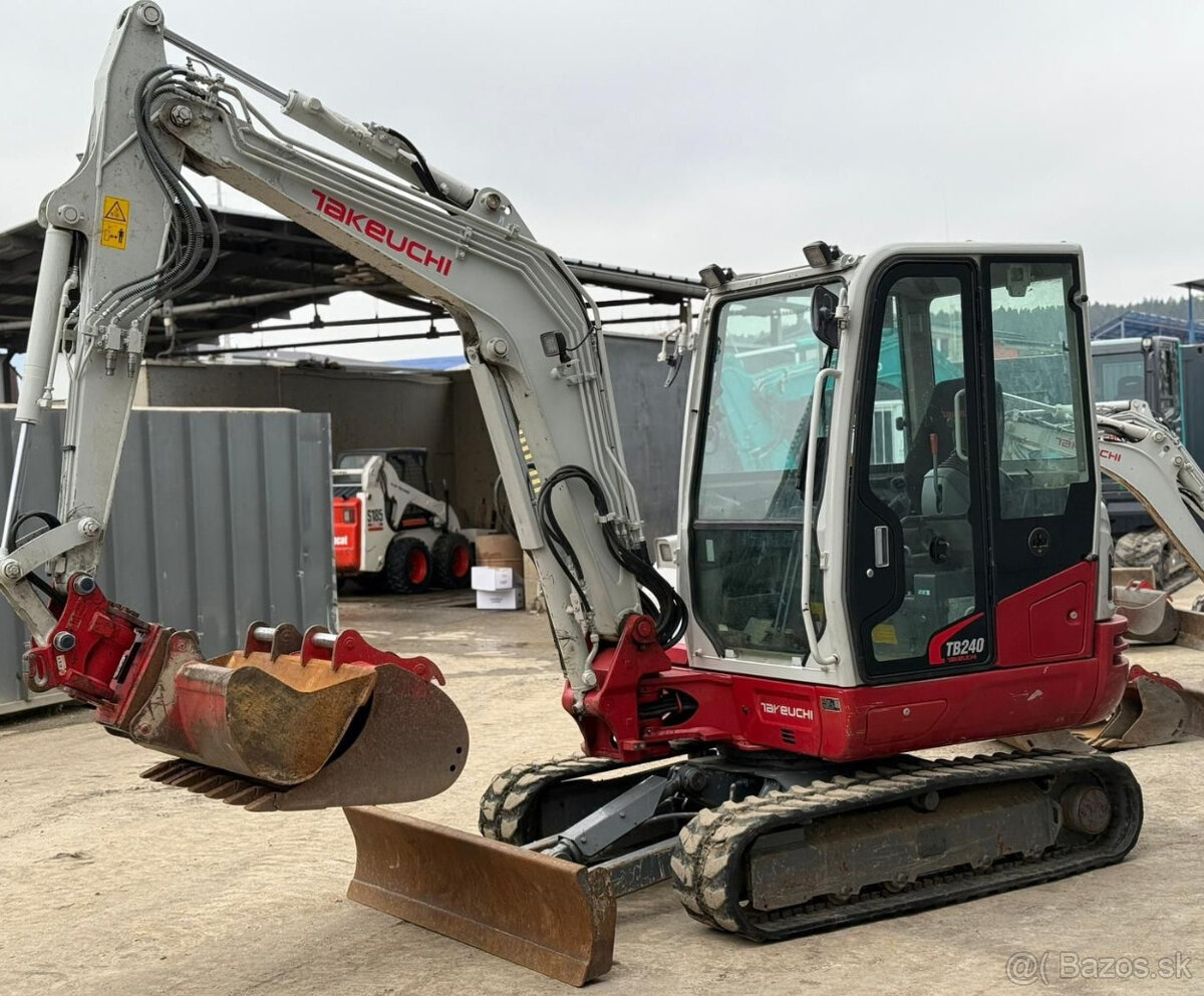 TAKEUCHI TB240 DIESEL - 2