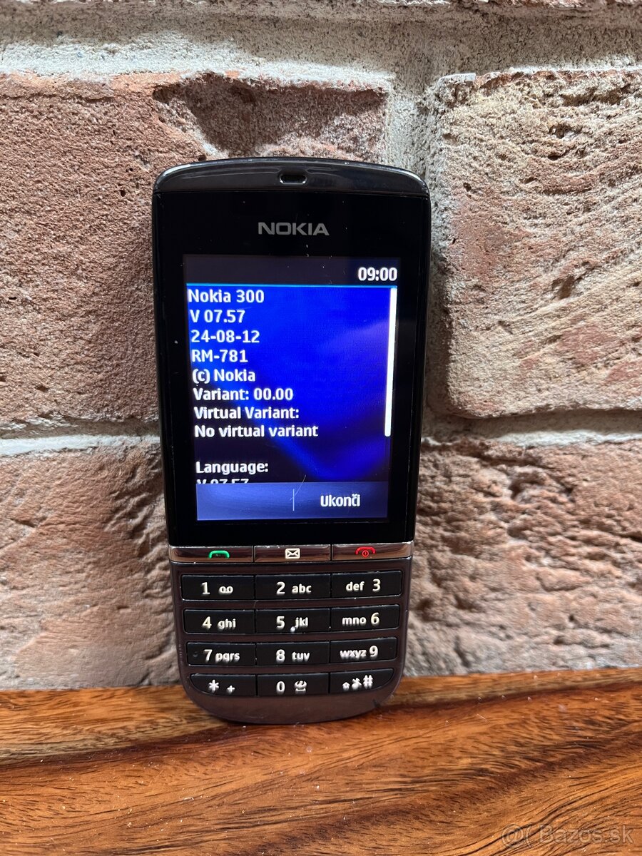 Nokia 300 - dotykova a tlačiítková - 2