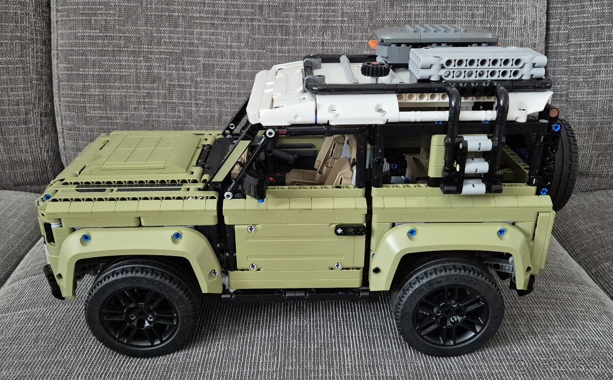 Lego Technic 42110 Land Rover Defender - 2
