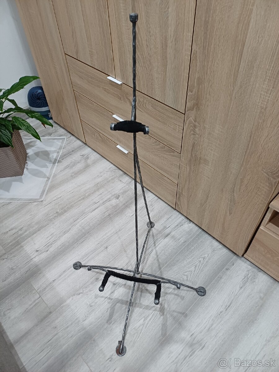 Stojan na gitaru - 2