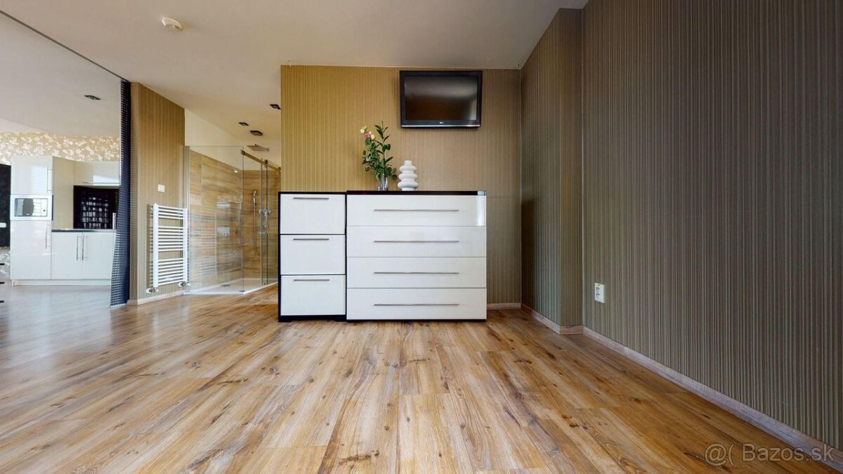 Prenájom luxusný apartmán v centre Nitry, terasa 70 m2 - 2