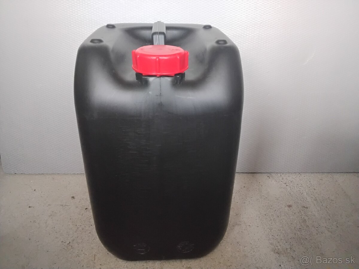 Predám plastový kanister 20l - 2