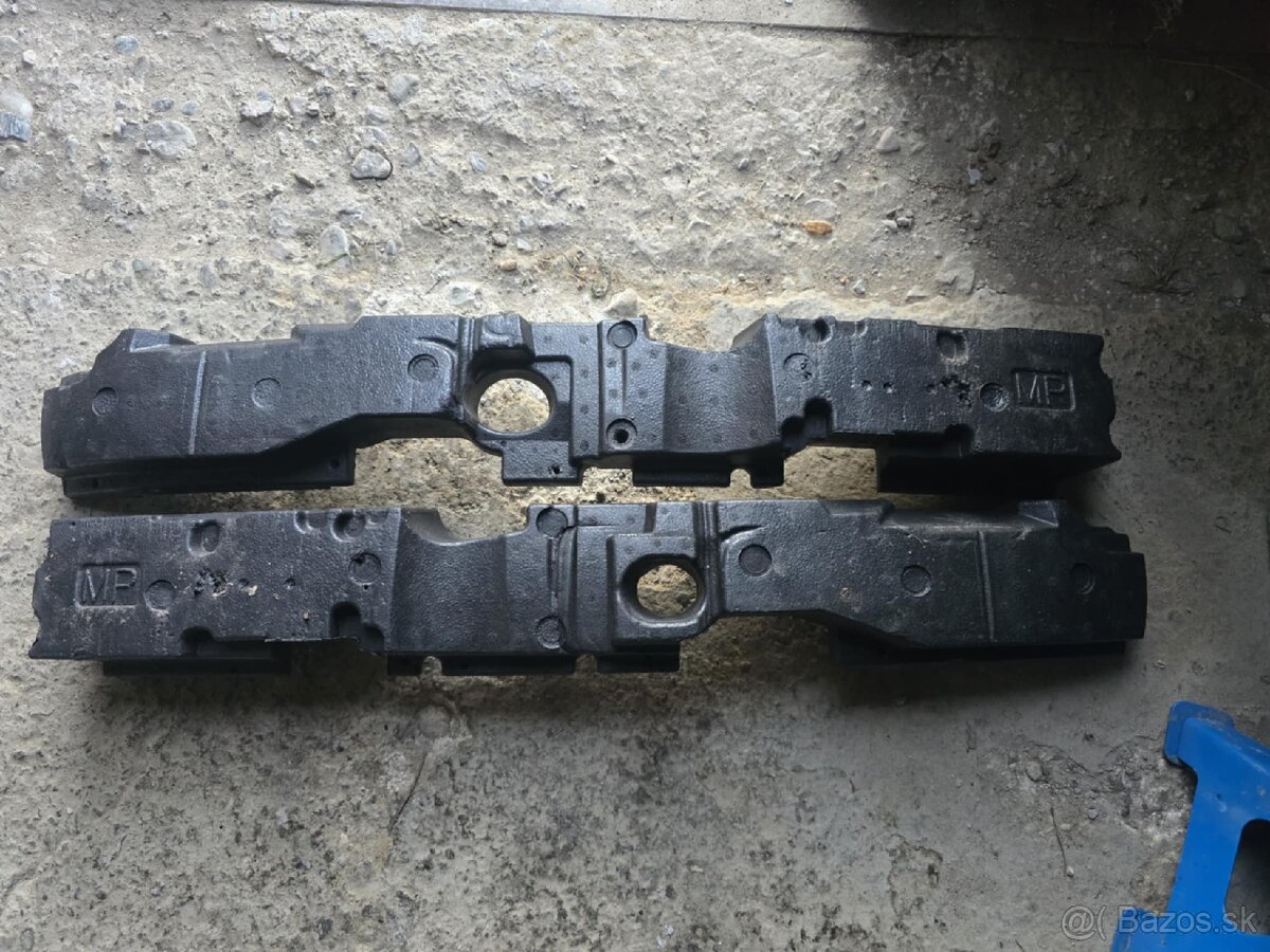 BMW E60 výstuha nárazníka (výplň) - 2