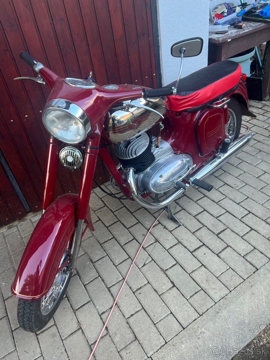 Jawa 250 (559) - 2