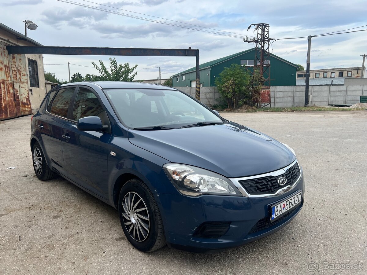 Kia Ceed 1.4i 66kw 112 000km nová STK - 2