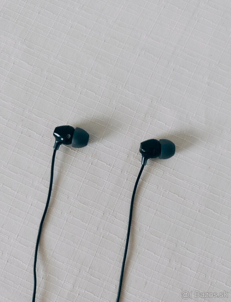 Černá drátová sluchátka do uší a mikrofonem (3,5mm Jack) - 2