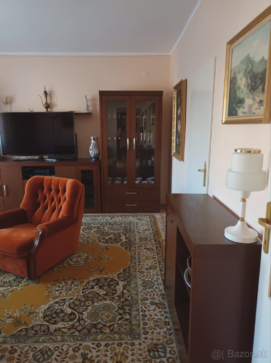 Prenájom 3 - izbového  bytu  Močenok - 2