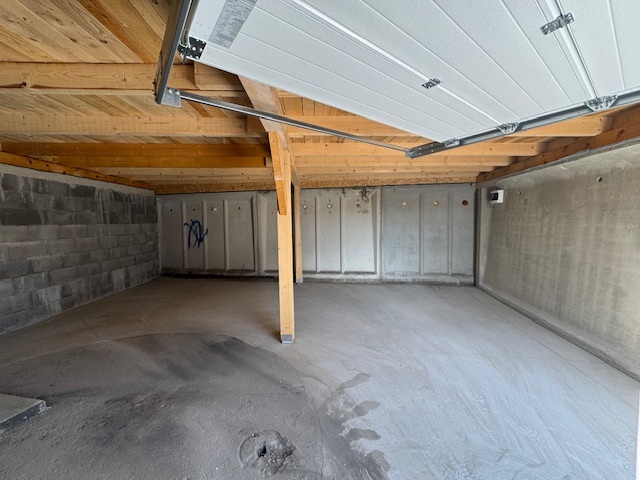 PRENÁJOM atypickej garáže SEREĎ - 2