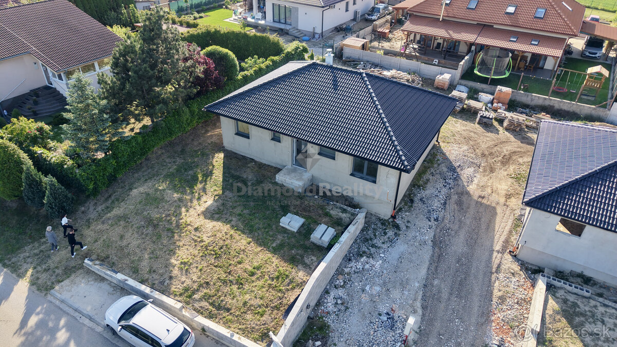 RezervovanéNa predaj kvalitná novostavba v obci Svätoplukov - 2