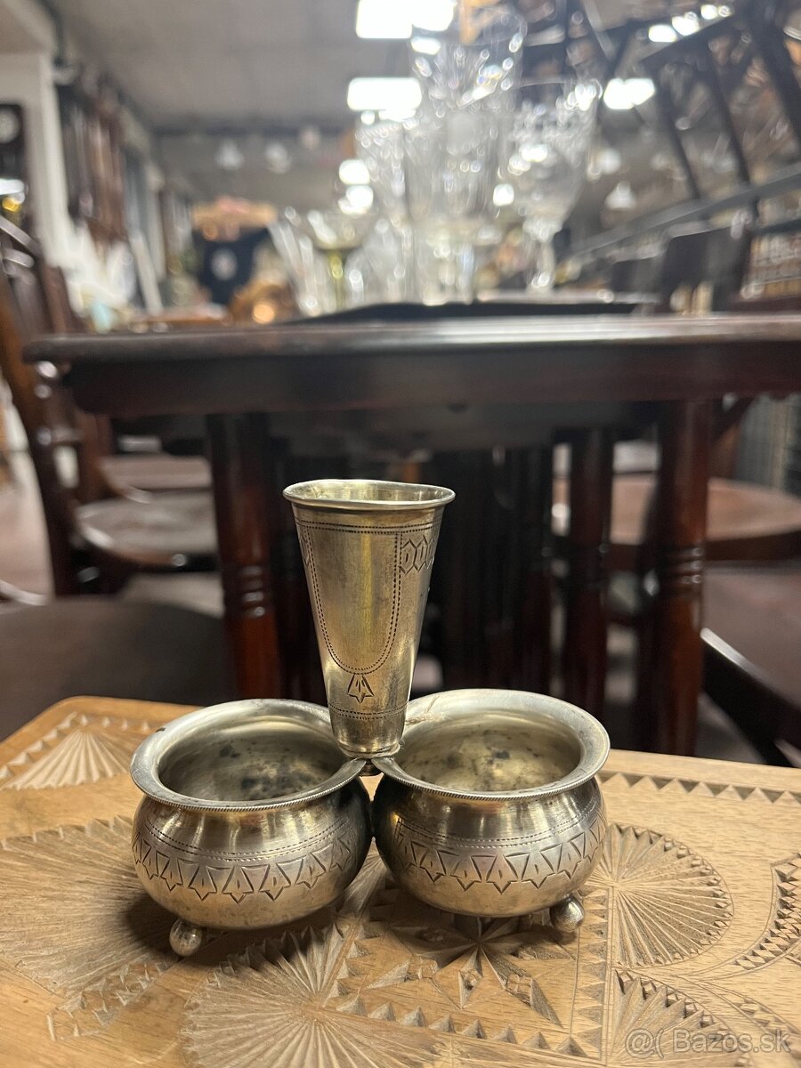 Strieborná gravírovaná solnička - 2