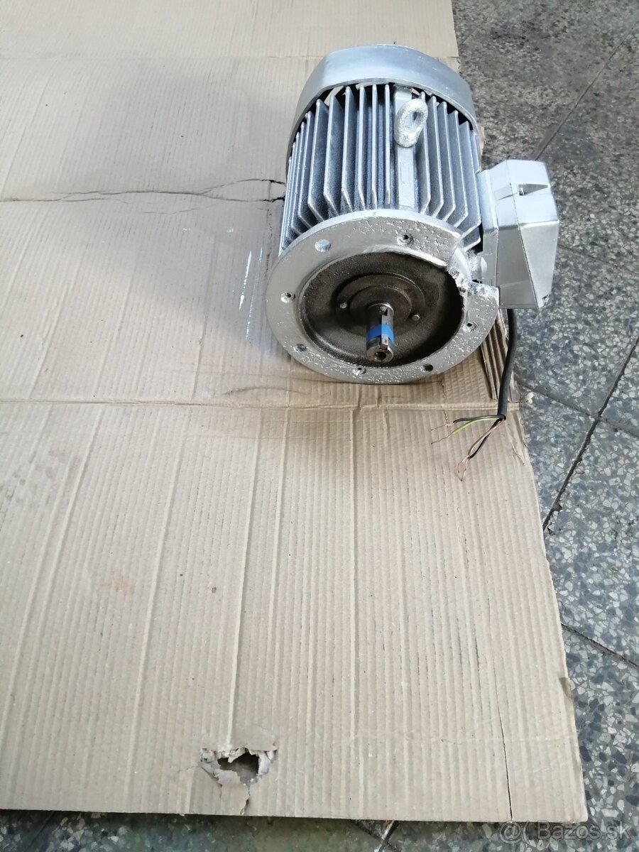 Elektromotor MEZ Mohelnice 3kW, 940 ot /min, 400V - 2