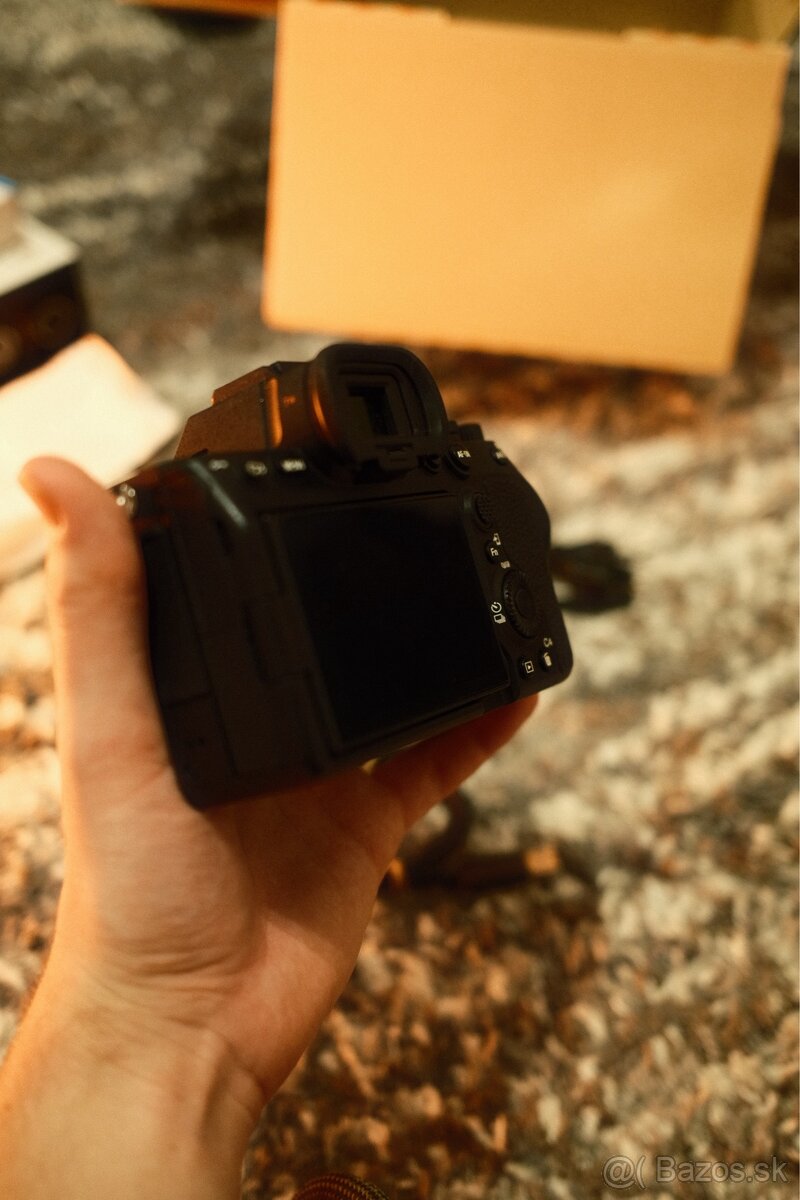 Sony a7iv s klietkou smallrig + fotobatoh Vanguard - 2