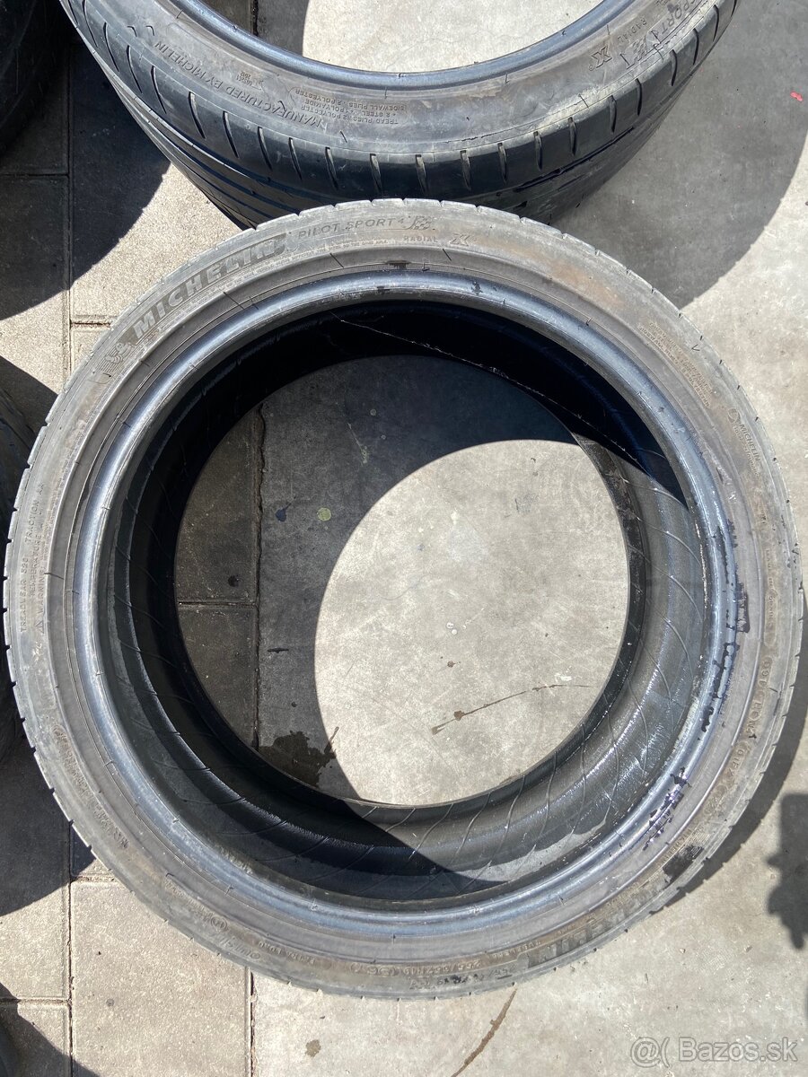 255/35R19 - 2