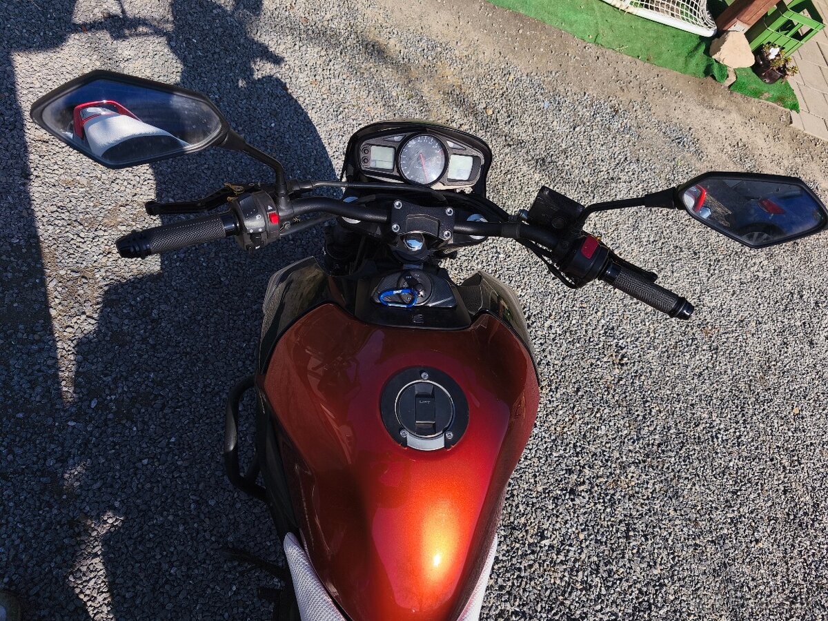 Suzuki gsr 600 - 2