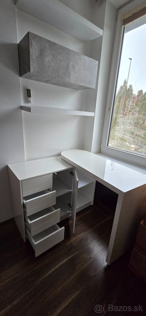 Študentský stol - 2