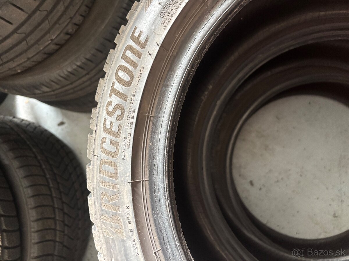 225/45R17 - 2