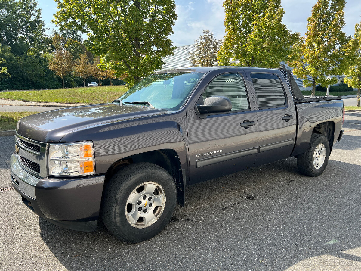Chevrolet Silverado 5.3 V8, 4x4, LPG, 97 500 km, tažné 3.5t