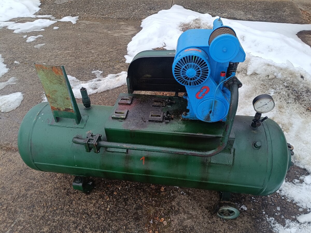 Predám vzduchový kompresor 200L - 2