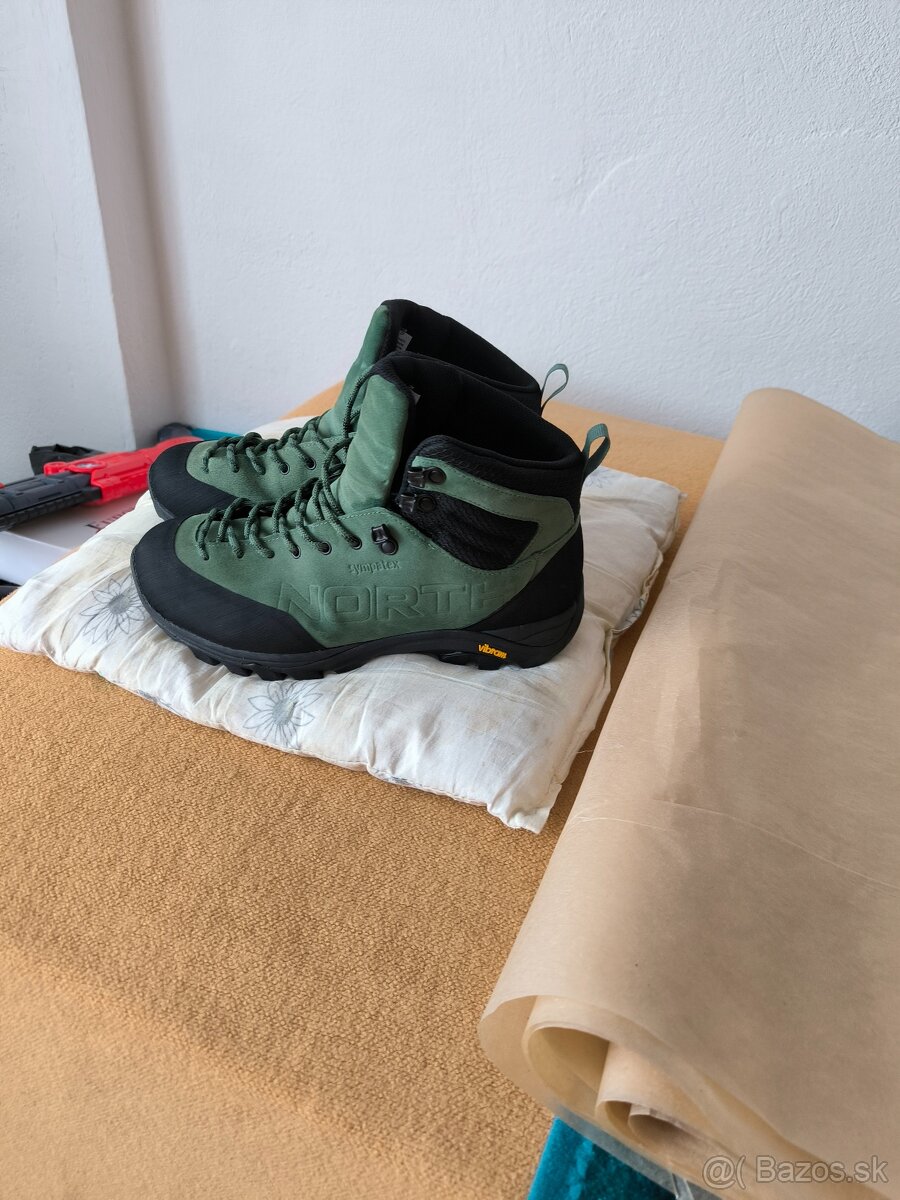 Predám turistické topánky značky North - 2