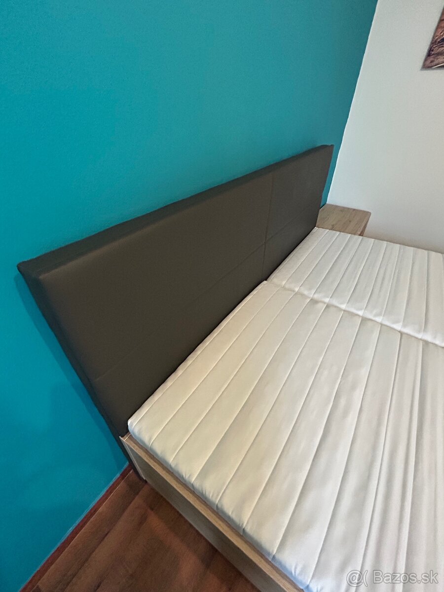 Predám manželskú posteľ s čalúneným čelom - 2