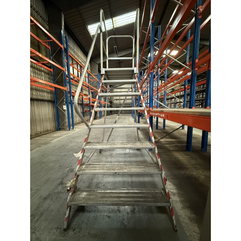 EUROLINE hliníkový pojazdný rebrík s plošinou, 8 priečok, vý - 2