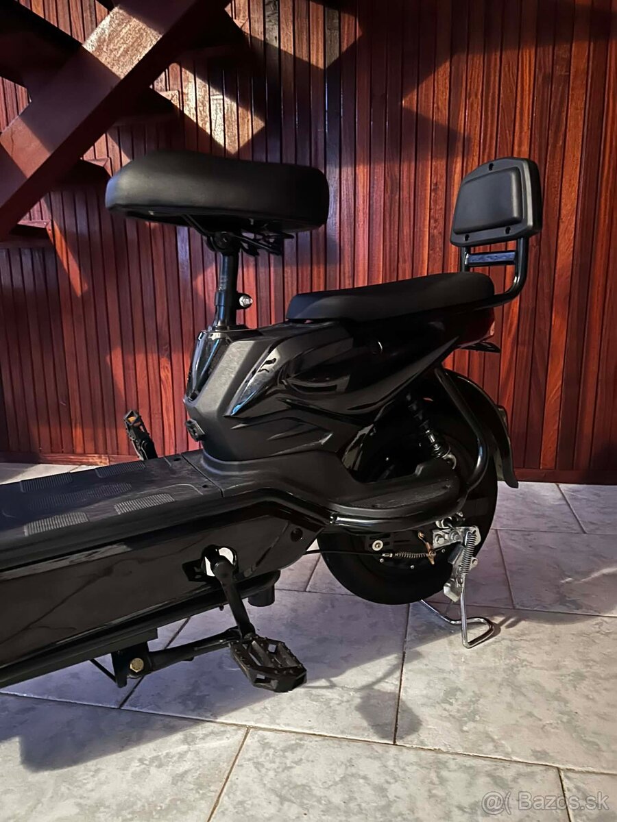 Predám elektricky skúter 350w + čisto nové baterie - 2