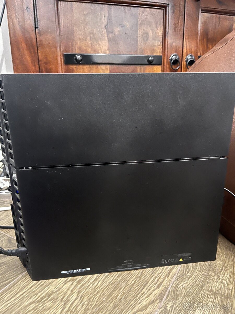 Playstation 4 + 3 ovladace + hry + sluchadla zdarma - 2