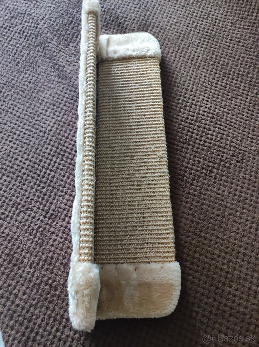 Rohové škrabadlo - 2