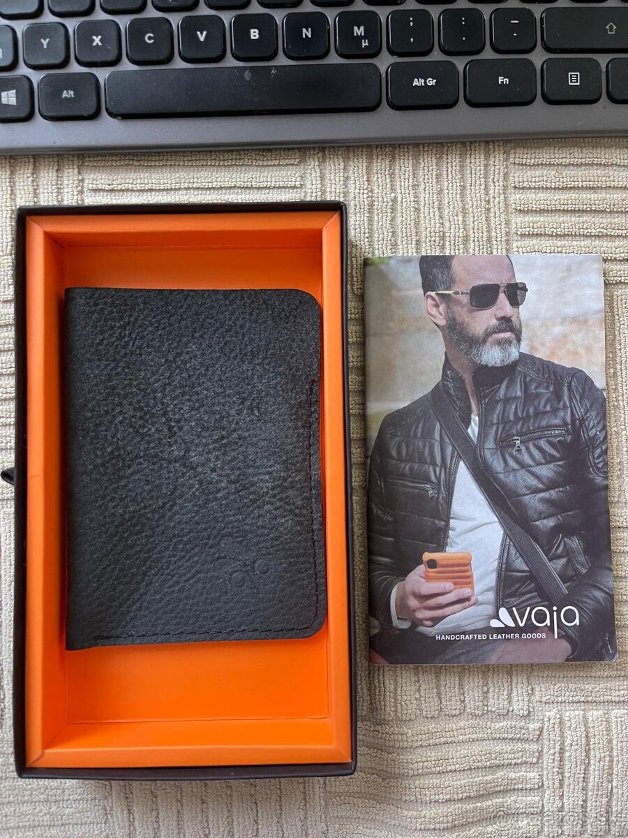 kožený obal VAJA na iPhone SE / iPhone 8 - 2