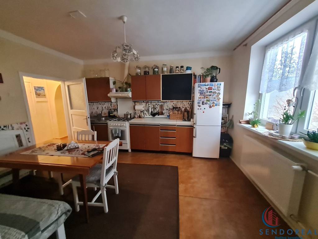 REZERVOVANÉ Predáme 4.izb RD pozemok 734m - 2