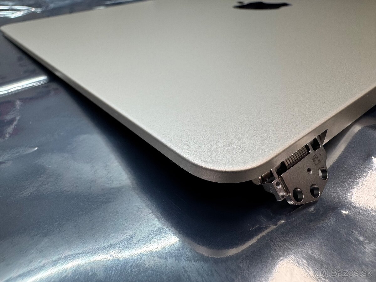 MacBook Air (13-palcový, M2, M3, M4) Starlight Displej - 2